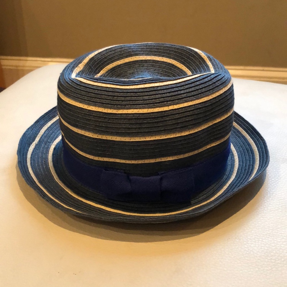 GAP M/L blue and cream striped hat